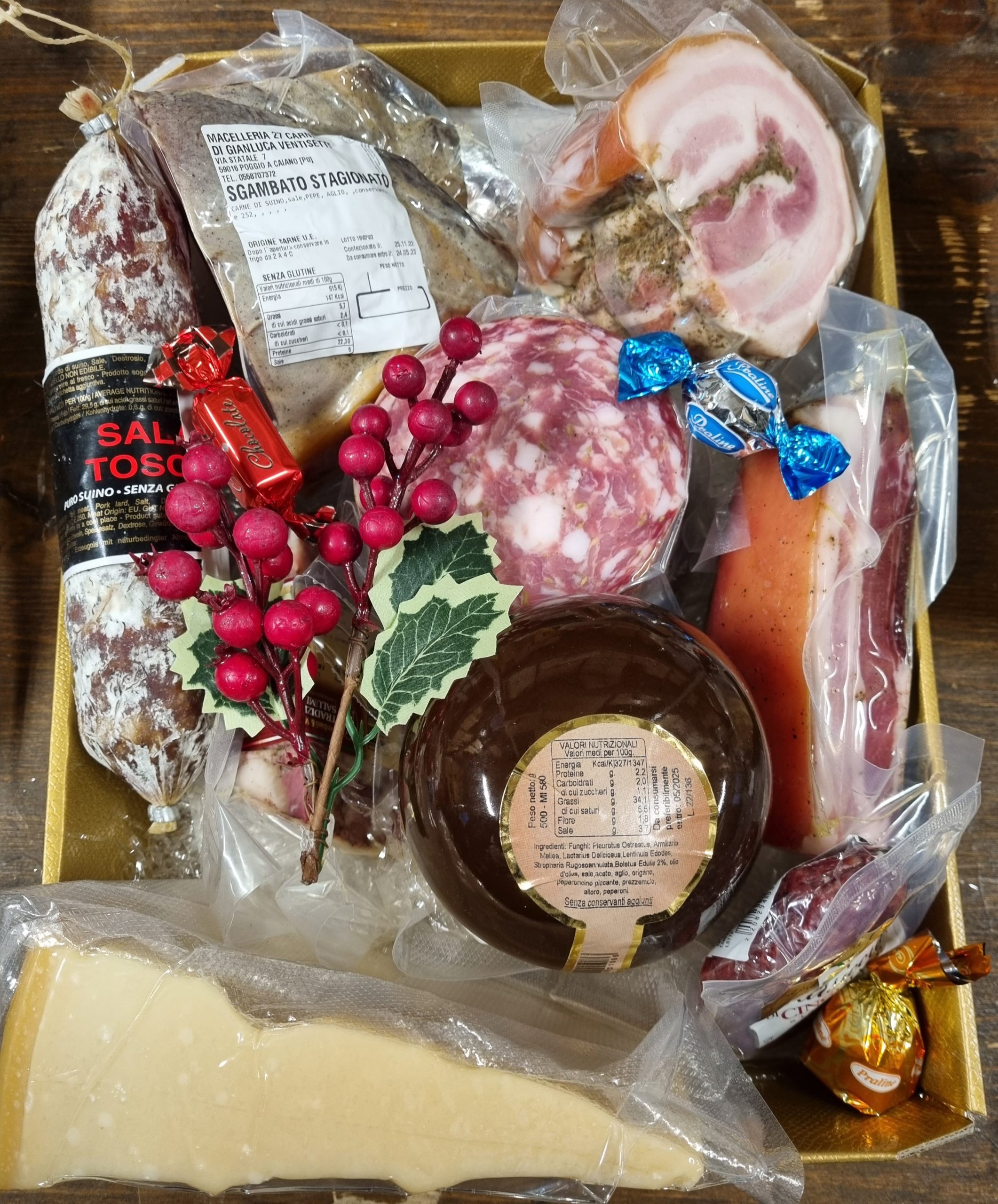 Cesta Natalizia in Vassio Cartone Solidale con Prodotti Alimentari Tipici - immagine 2