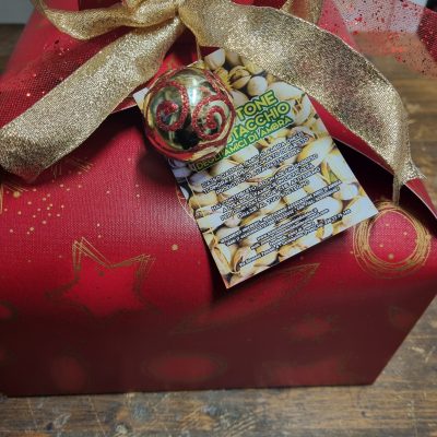 Panettone Artigianale Con Gocce e Glassatura al Cioccolato Fondente  gr. 1000  in Confezione Natalizia