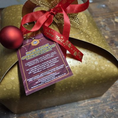 Panettone Artigianale Uvetta e Canditi Glassato con Mandorle da gr. 1000 in Confezione Natalizia
